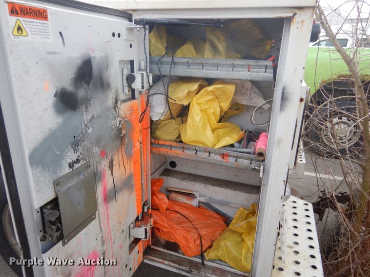 image for item GB9878 2013 Ford F250 Super Duty  utility bed pickup truck