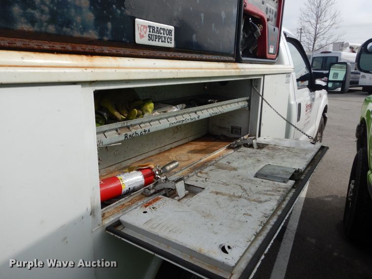 image for item GB9878 2013 Ford F250 Super Duty  utility bed pickup truck