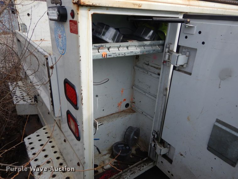 image for item GB9878 2013 Ford F250 Super Duty  utility bed pickup truck