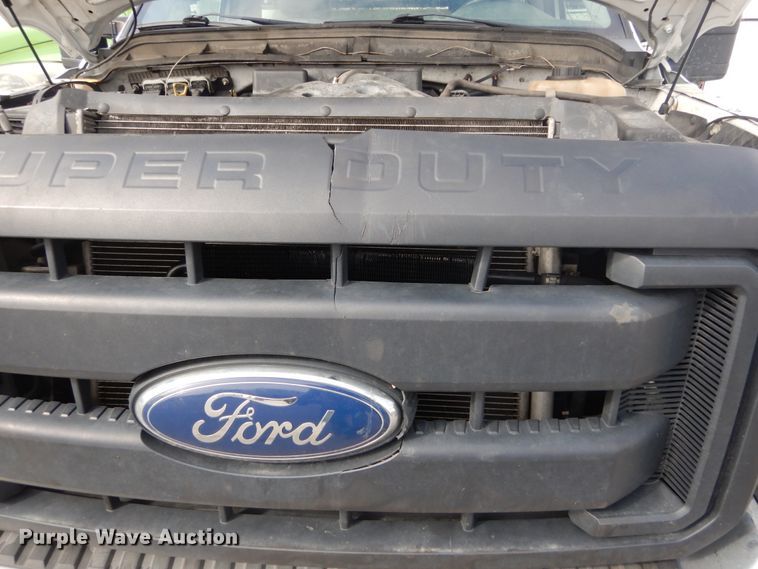 image for item GB9878 2013 Ford F250 Super Duty  utility bed pickup truck