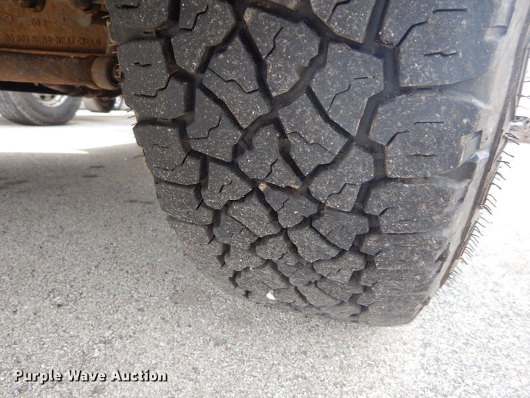 image for item GB9878 2013 Ford F250 Super Duty  utility bed pickup truck