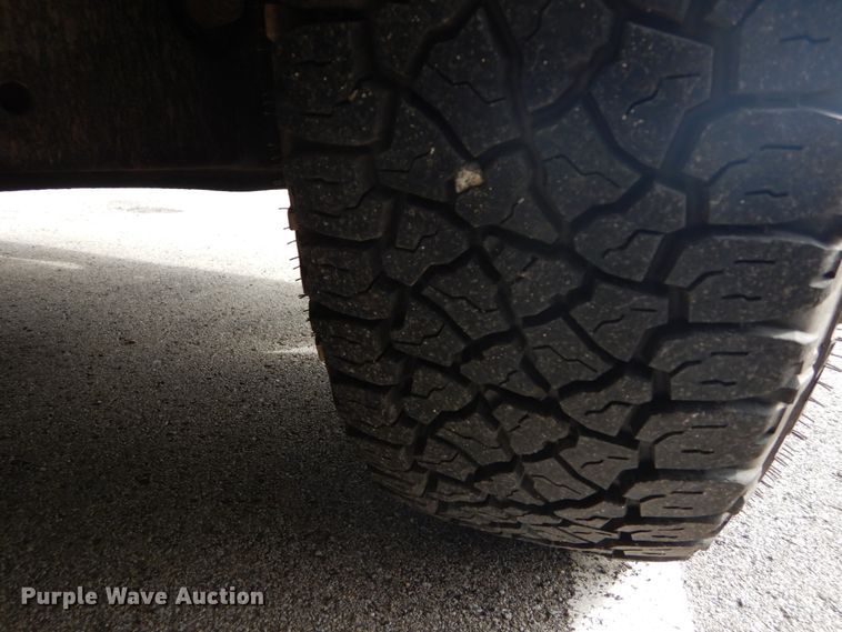 image for item GB9878 2013 Ford F250 Super Duty  utility bed pickup truck