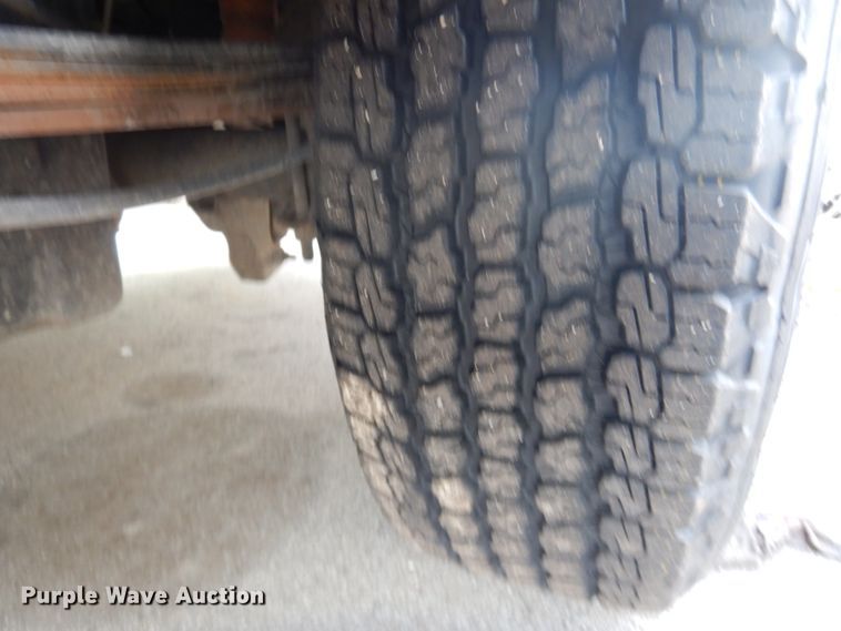 image for item GB9878 2013 Ford F250 Super Duty  utility bed pickup truck