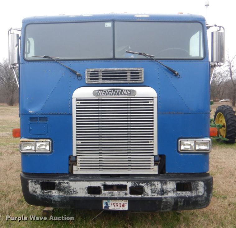 image for item GD9049 1993 Freightliner FLA flatbed truck