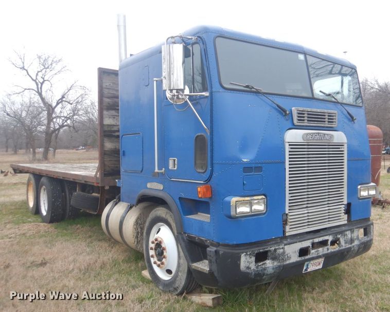 image for item GD9049 1993 Freightliner FLA flatbed truck