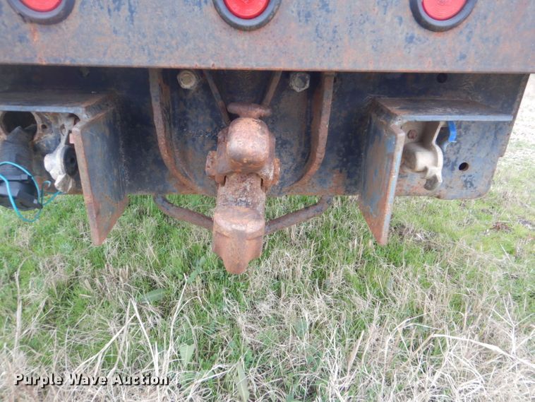 image for item GD9049 1993 Freightliner FLA flatbed truck