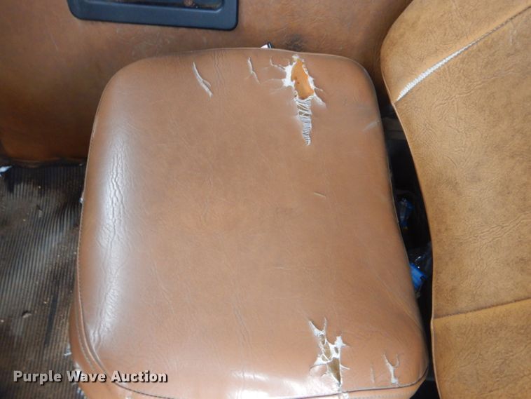 image for item GD9049 1993 Freightliner FLA flatbed truck