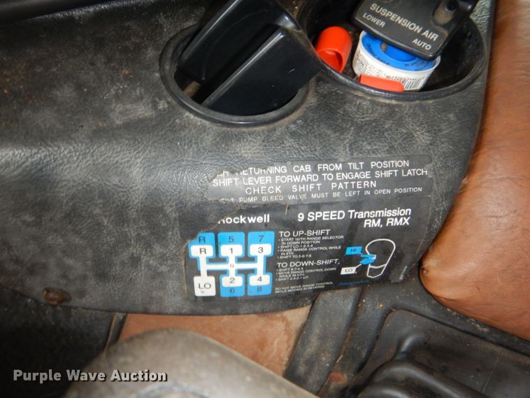 image for item GD9049 1993 Freightliner FLA flatbed truck