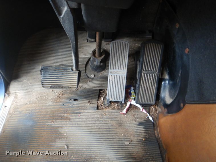 image for item GD9049 1993 Freightliner FLA flatbed truck