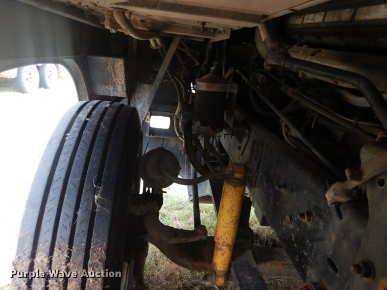 image for item GD9049 1993 Freightliner FLA flatbed truck