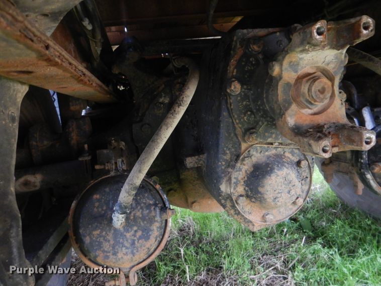 image for item GD9049 1993 Freightliner FLA flatbed truck