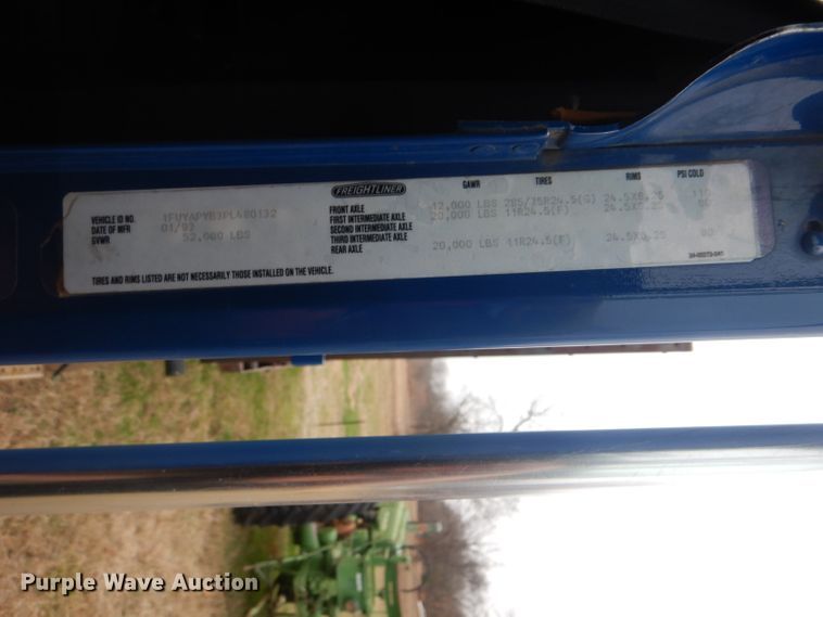 image for item GD9049 1993 Freightliner FLA flatbed truck