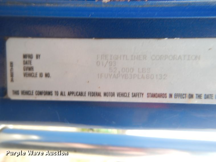 image for item GD9049 1993 Freightliner FLA flatbed truck