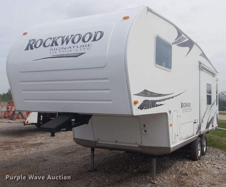 image for item GF9066 2008 Rockwood Signature Ultra Lite camper