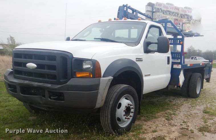image for item GF9133 2007 Ford F550 Super Duty flatbed truck with crane