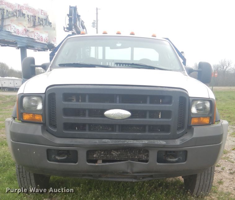 image for item GF9133 2007 Ford F550 Super Duty flatbed truck with crane
