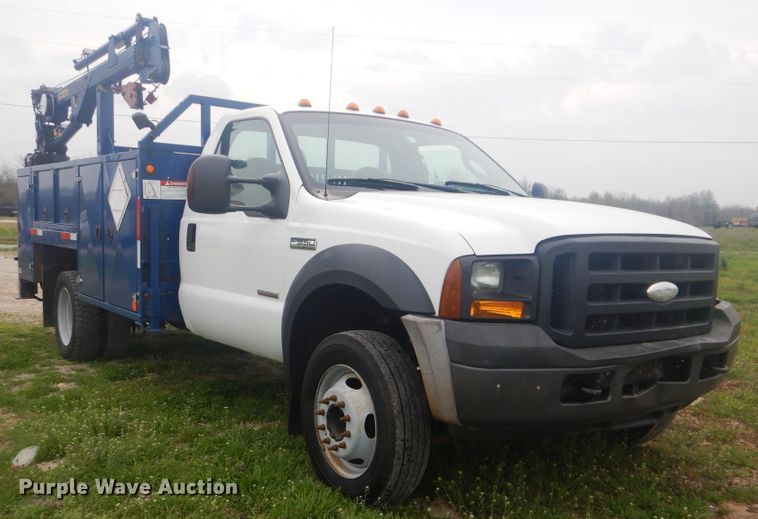 image for item GF9133 2007 Ford F550 Super Duty flatbed truck with crane