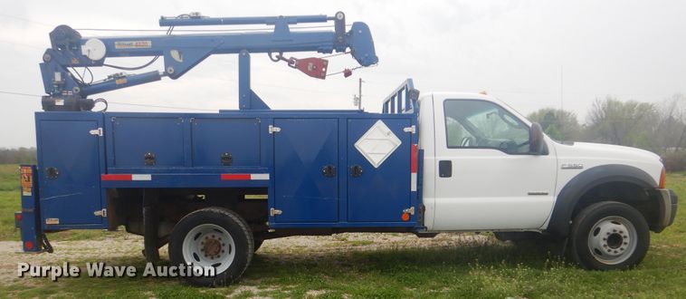 image for item GF9133 2007 Ford F550 Super Duty flatbed truck with crane