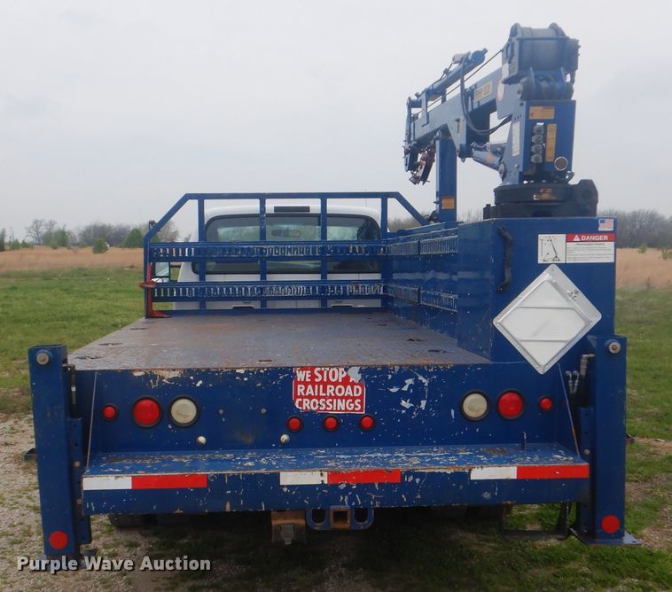 image for item GF9133 2007 Ford F550 Super Duty flatbed truck with crane