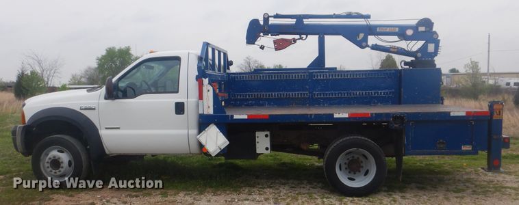 image for item GF9133 2007 Ford F550 Super Duty flatbed truck with crane