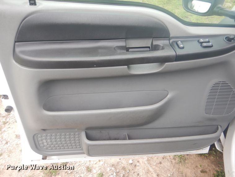 image for item GF9133 2007 Ford F550 Super Duty flatbed truck with crane