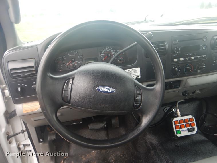 image for item GF9133 2007 Ford F550 Super Duty flatbed truck with crane