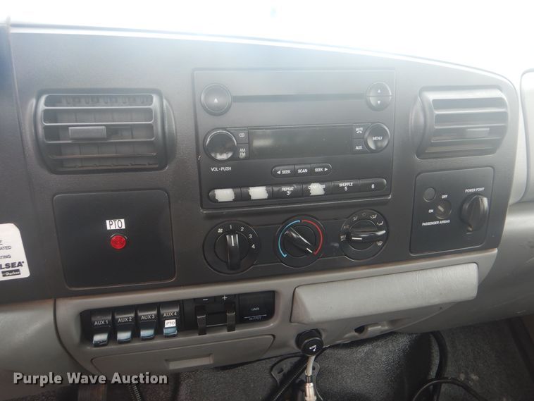 image for item GF9133 2007 Ford F550 Super Duty flatbed truck with crane