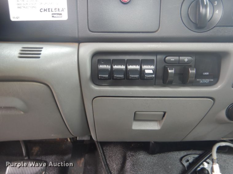 image for item GF9133 2007 Ford F550 Super Duty flatbed truck with crane