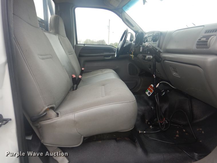 image for item GF9133 2007 Ford F550 Super Duty flatbed truck with crane