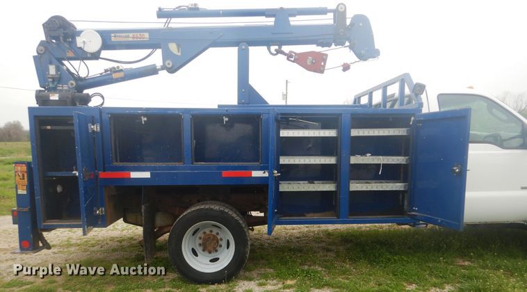 image for item GF9133 2007 Ford F550 Super Duty flatbed truck with crane