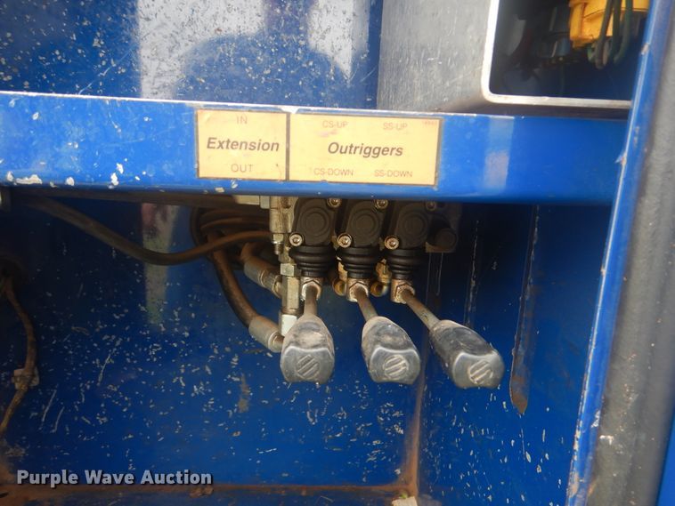 image for item GF9133 2007 Ford F550 Super Duty flatbed truck with crane