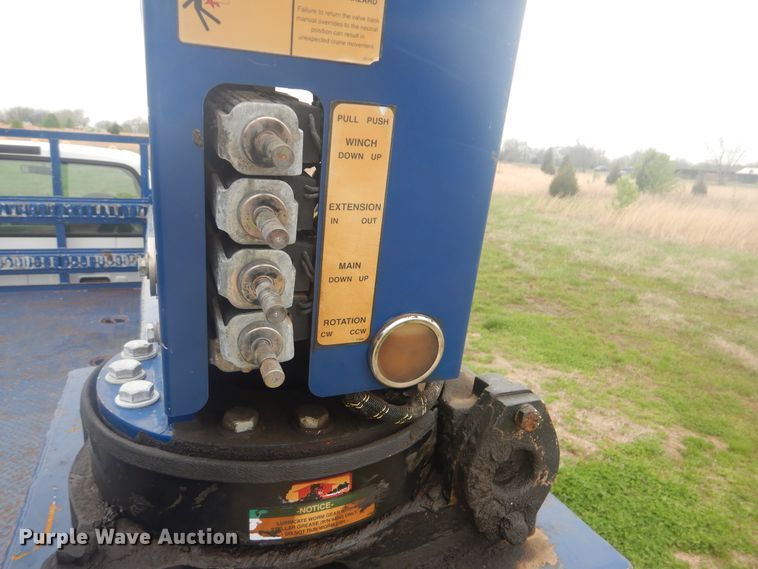 image for item GF9133 2007 Ford F550 Super Duty flatbed truck with crane