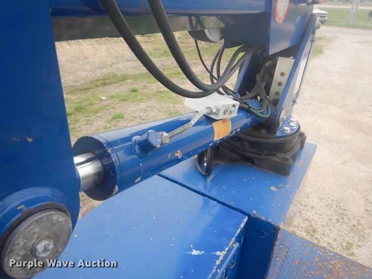 image for item GF9133 2007 Ford F550 Super Duty flatbed truck with crane