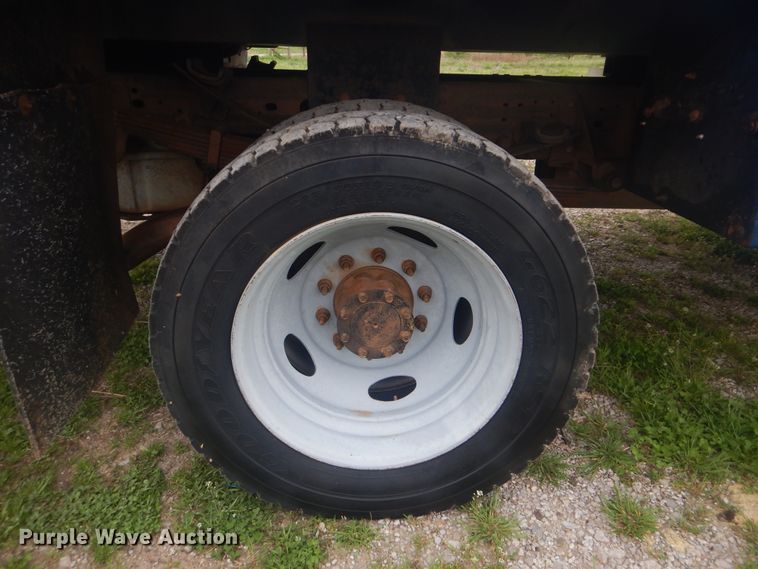 image for item GF9133 2007 Ford F550 Super Duty flatbed truck with crane