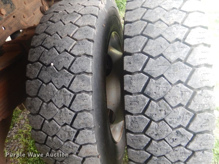 image for item GF9133 2007 Ford F550 Super Duty flatbed truck with crane