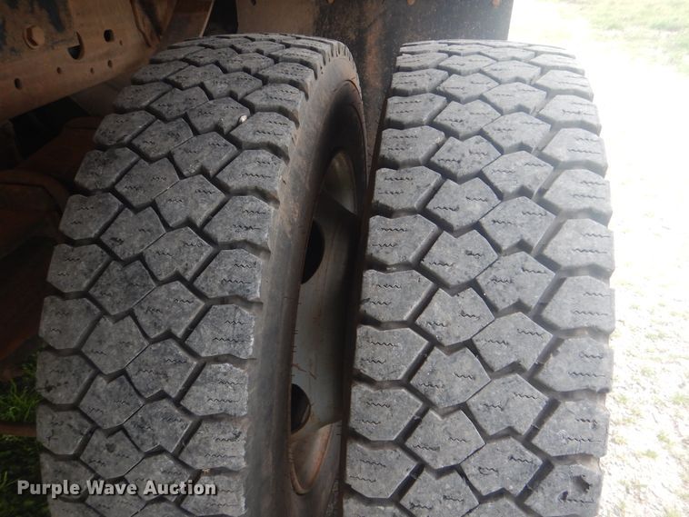 image for item GF9133 2007 Ford F550 Super Duty flatbed truck with crane