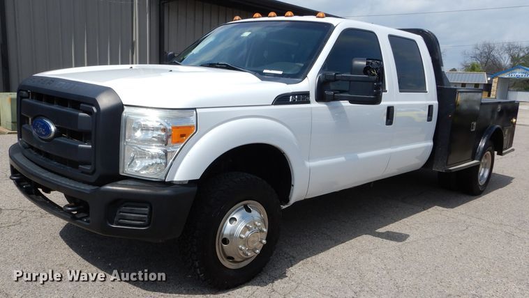 image for item GK9105 2013 Ford F350 Super Duty  Crew Cab flatbed pickup truck