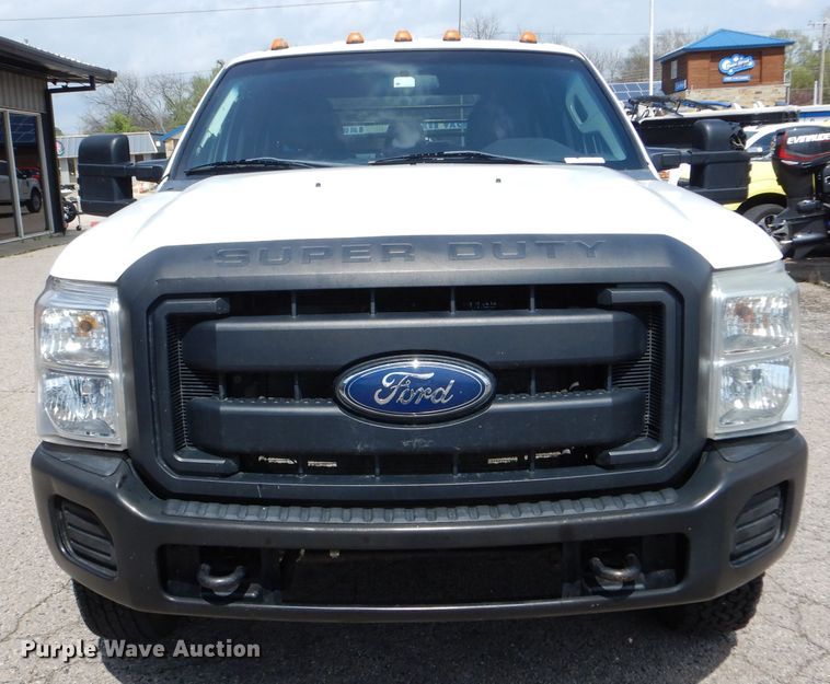 image for item GK9105 2013 Ford F350 Super Duty  Crew Cab flatbed pickup truck