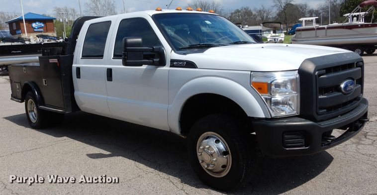 image for item GK9105 2013 Ford F350 Super Duty  Crew Cab flatbed pickup truck