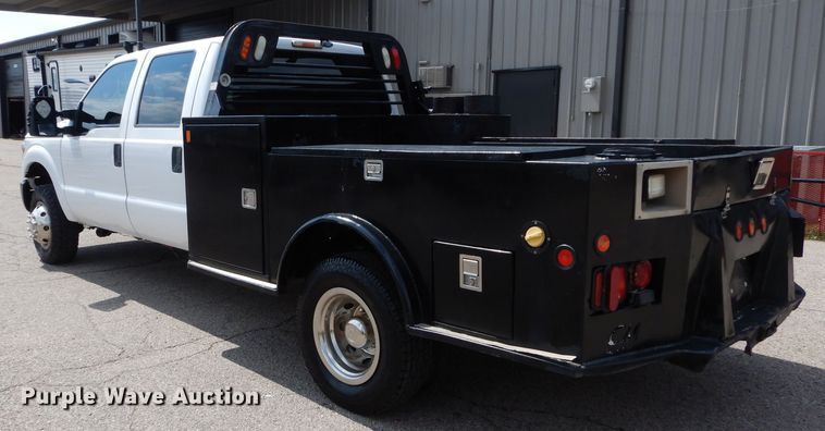 image for item GK9105 2013 Ford F350 Super Duty  Crew Cab flatbed pickup truck