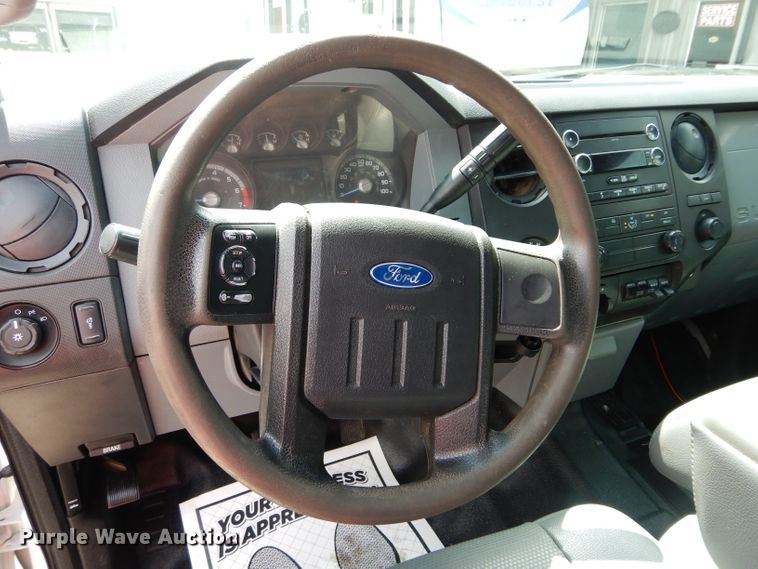 image for item GK9105 2013 Ford F350 Super Duty  Crew Cab flatbed pickup truck