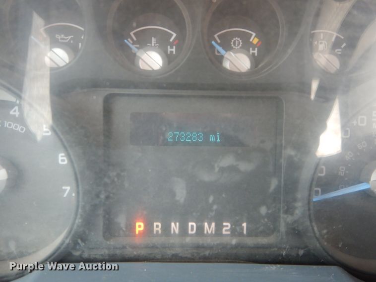 image for item GK9105 2013 Ford F350 Super Duty  Crew Cab flatbed pickup truck