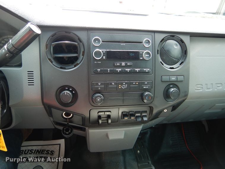 image for item GK9105 2013 Ford F350 Super Duty  Crew Cab flatbed pickup truck