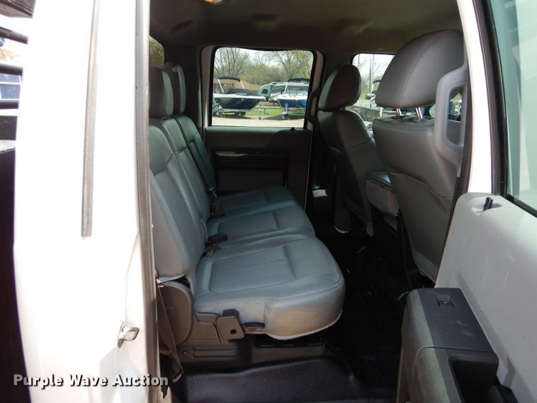 image for item GK9105 2013 Ford F350 Super Duty  Crew Cab flatbed pickup truck