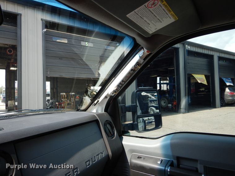 image for item GK9105 2013 Ford F350 Super Duty  Crew Cab flatbed pickup truck