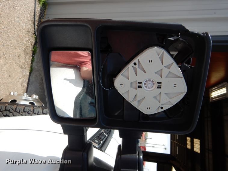 image for item GK9105 2013 Ford F350 Super Duty  Crew Cab flatbed pickup truck