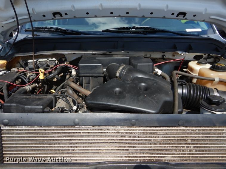 image for item GK9105 2013 Ford F350 Super Duty  Crew Cab flatbed pickup truck