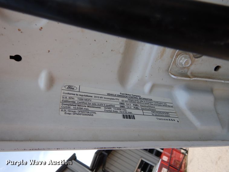 image for item GK9105 2013 Ford F350 Super Duty  Crew Cab flatbed pickup truck