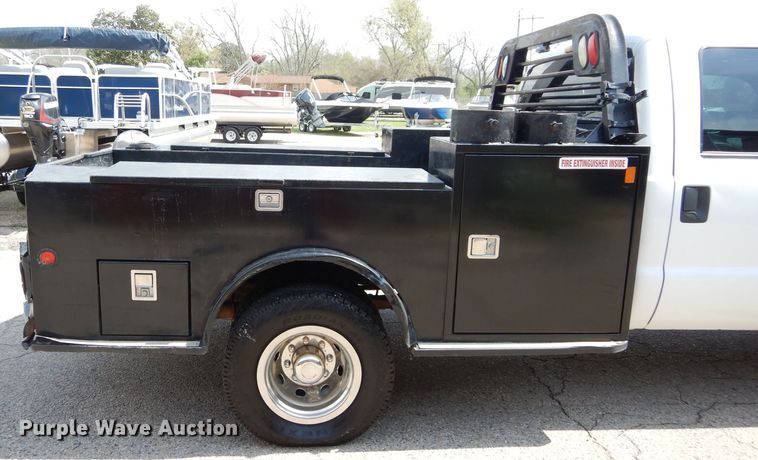 image for item GK9105 2013 Ford F350 Super Duty  Crew Cab flatbed pickup truck