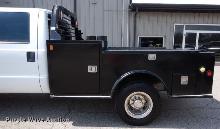 image for item GK9105 2013 Ford F350 Super Duty  Crew Cab flatbed pickup truck